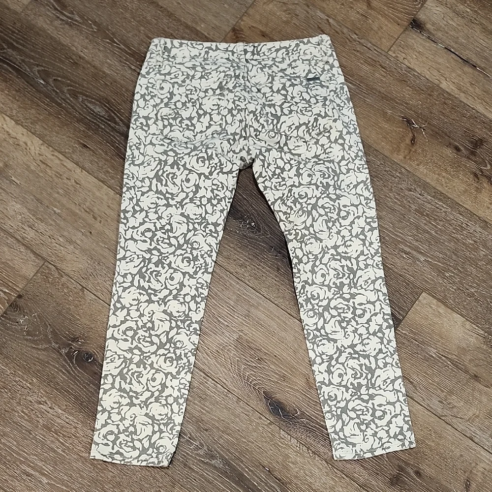 Dear John Off White Grey Womens Floral Cropped Ankle Jeans Low Mid Rise Sz 26 - Picture 6 of 10